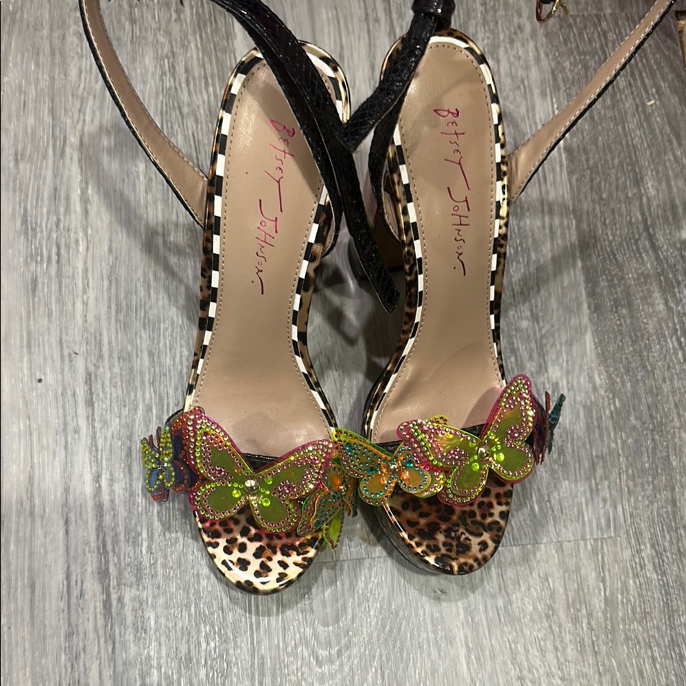 Betsey Johnson Brown Heels Elegant and Stylish